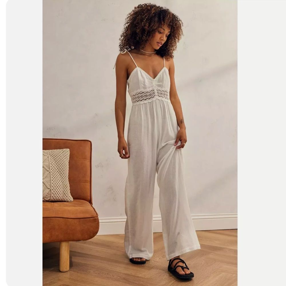 BDG Urban‎ Outfitters White Crochet Wide Leg Jumpsuit Spaghetti Straps Sz XS New